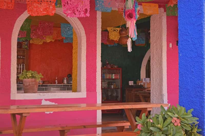 Mexico: Ten to Fifteen Percent at the Table (Image Credits: Unsplash)