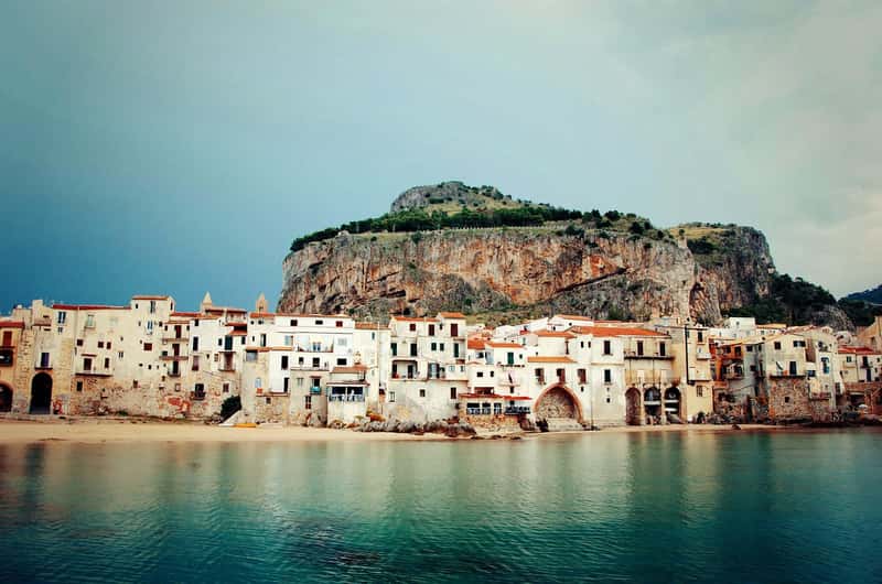 Cefalù, Sicily: Where Time Stands Still by the Mediterranean (Image Credits: Pixabay)