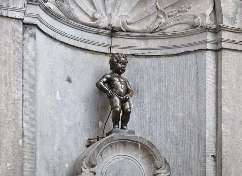 Manneken Pis, Brussels: A Tiny Statue That's Hard to Find (Image Credits: Wikimedia)