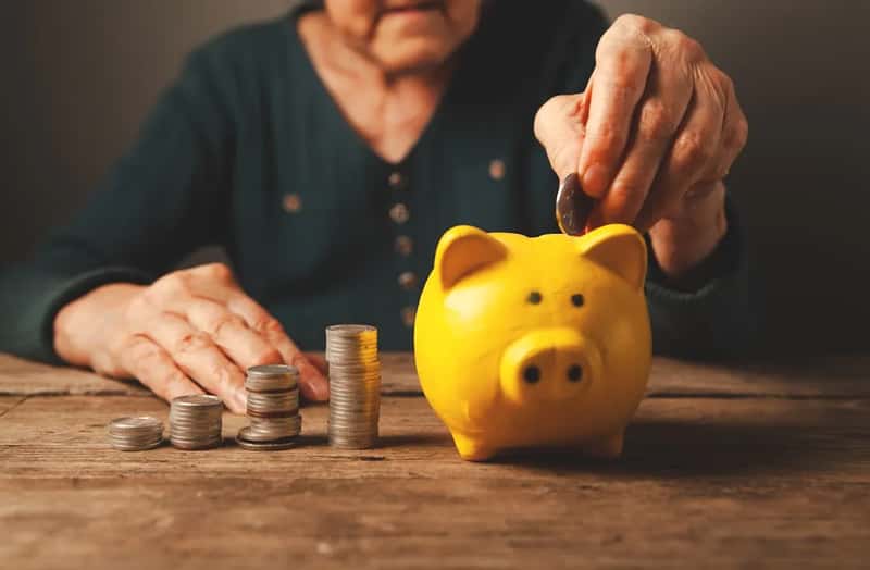 The age 59½ rule and early withdrawal penalties (Image Credits: Unsplash)