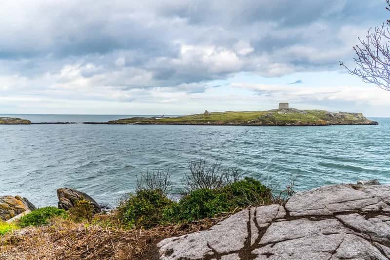 Ireland Offers Grants for Coastal Island Living (Image Credits: Flickr)