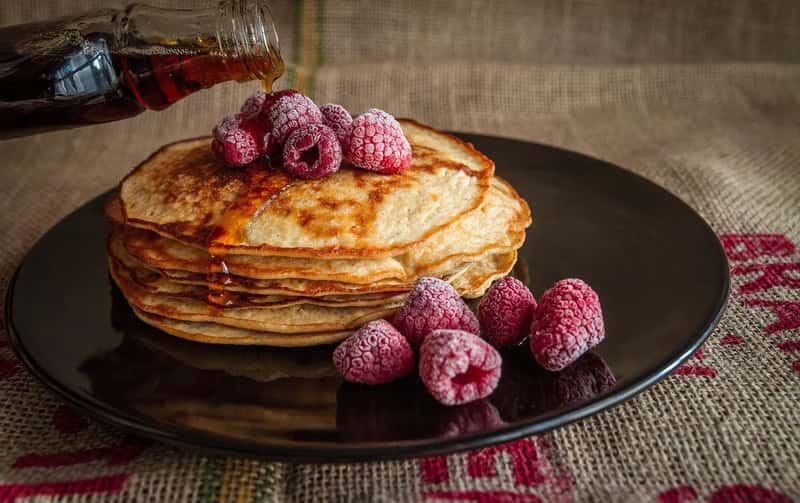 8. Large, heavy entrees served at the wrong body-clock time (Image Credits: Pixabay)