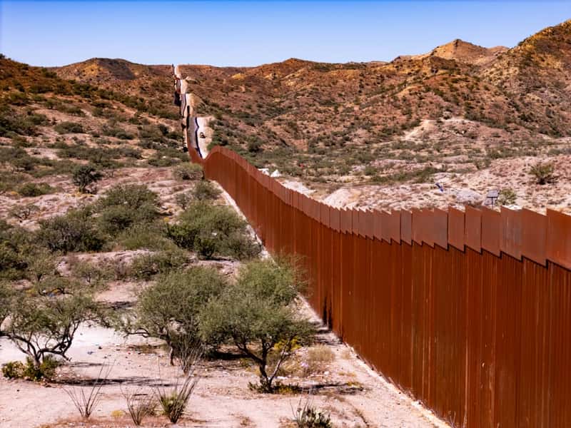 A Divided Immigration Debate Across American Cities (Image Credits: Unsplash)