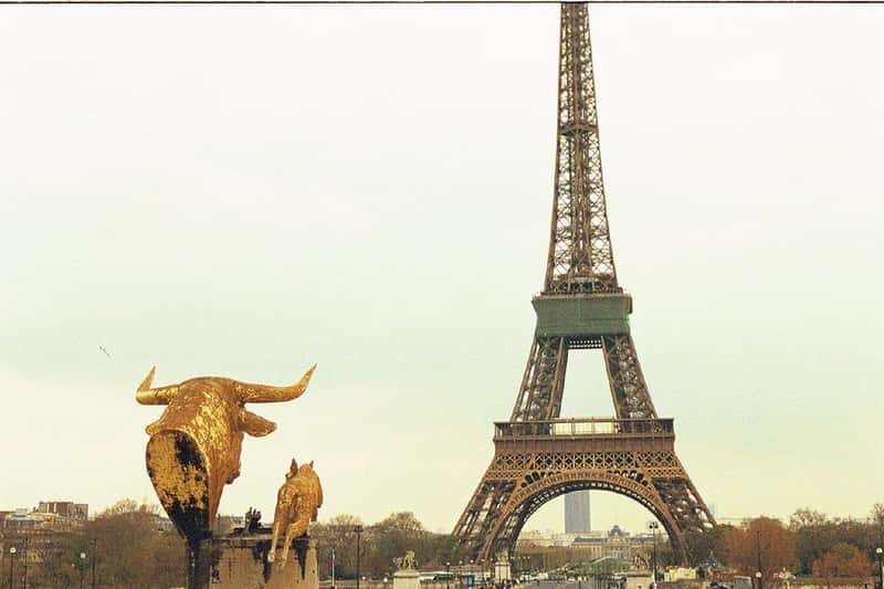 The Eiffel Tower Looks Better From Afar (Image Credits: Flickr)