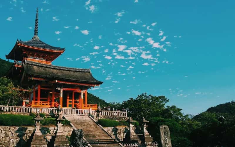 Sightseeing, temples, and paid attractions (Image Credits: Pexels)