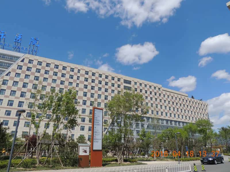 China: public enrollment barriers push expats into private care (By ma luyao, CC BY 3.0)