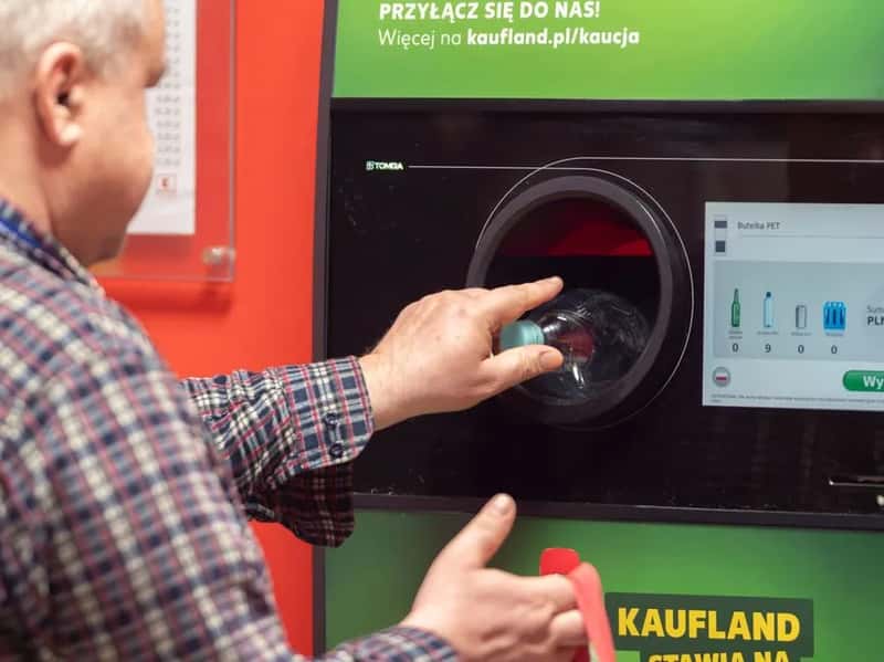 Tossing Bottles That Carry a Deposit (Image Credits: Pexels)