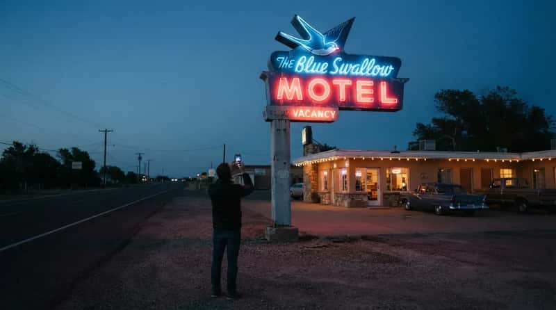 #13 - The Dusk Photo of the Neon Sign (Image Credits: Gemini)