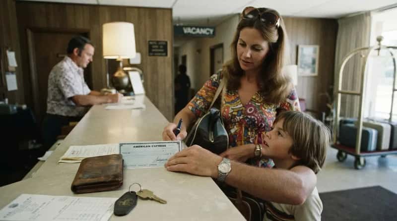 #7 - Traveler's Checks Were the Only Way to Feel Safe With Money (Image Credits: Gemini)