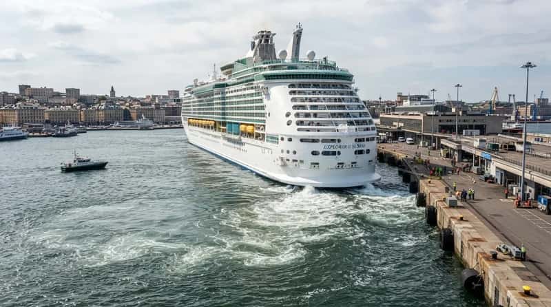 #10 - Giant Ships Now "Parallel Park" Without Any Outside Help (Image Credits: Gemini)