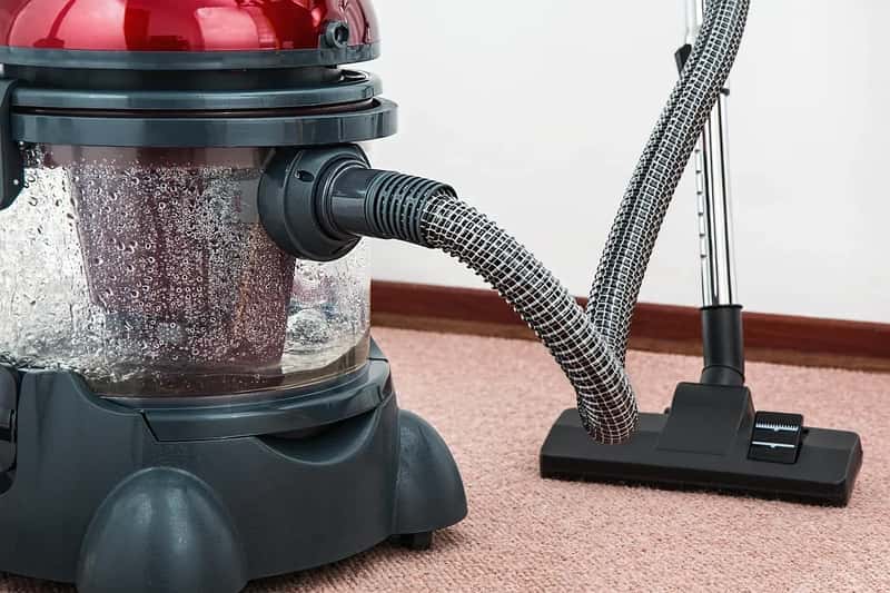 7. Not Acknowledging Housekeeping Staff in Reviews (Image Credits: Pixabay)