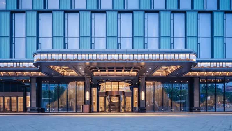 #8 - Choosing a Hotel Without Checking Drive Time to the Park (Image Credits: Pexels)
