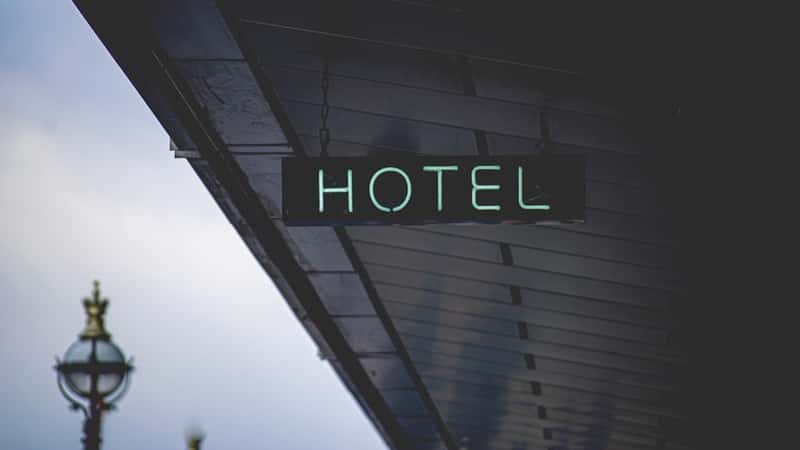 Last-Minute Booking Apps Reveal Hidden Deals (Image Credits: Unsplash)