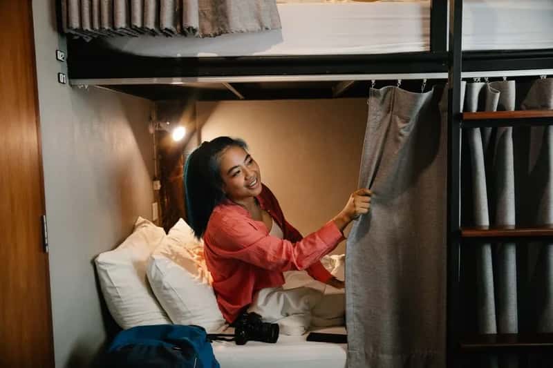 11. Small Comforts Start to Feel Like Genuine Luxuries (Image Credits: Pexels)