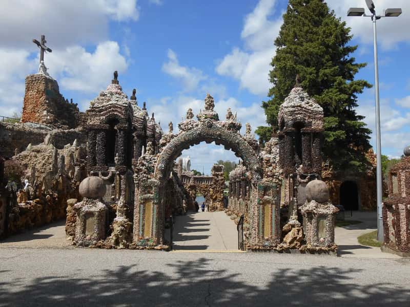 10. Grotto of the Redemption, West Bend, Iowa (By Alejandro Pulido, CC BY-SA 4.0)