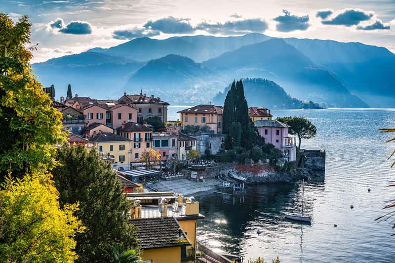 Bellagio: Lake Como's Overwhelmed Jewel (Image Credits: Pixabay)