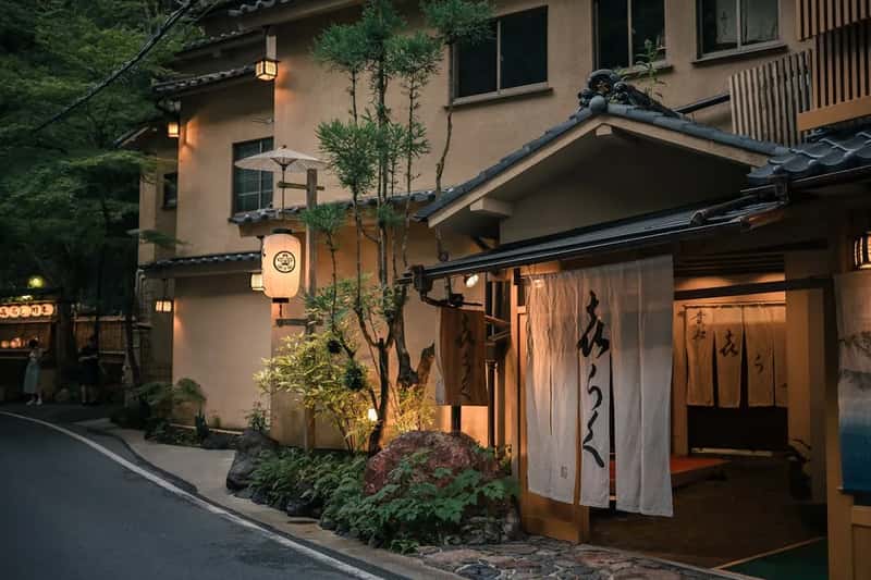 Japan: Curiosity That Turns Into Genuine Hospitality (Image Credits: Unsplash)