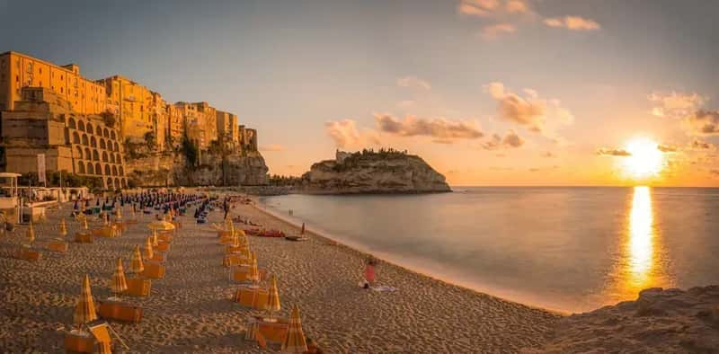 5. Tropea: Calabria's Clifftop Wonder (Image Credits: Unsplash)