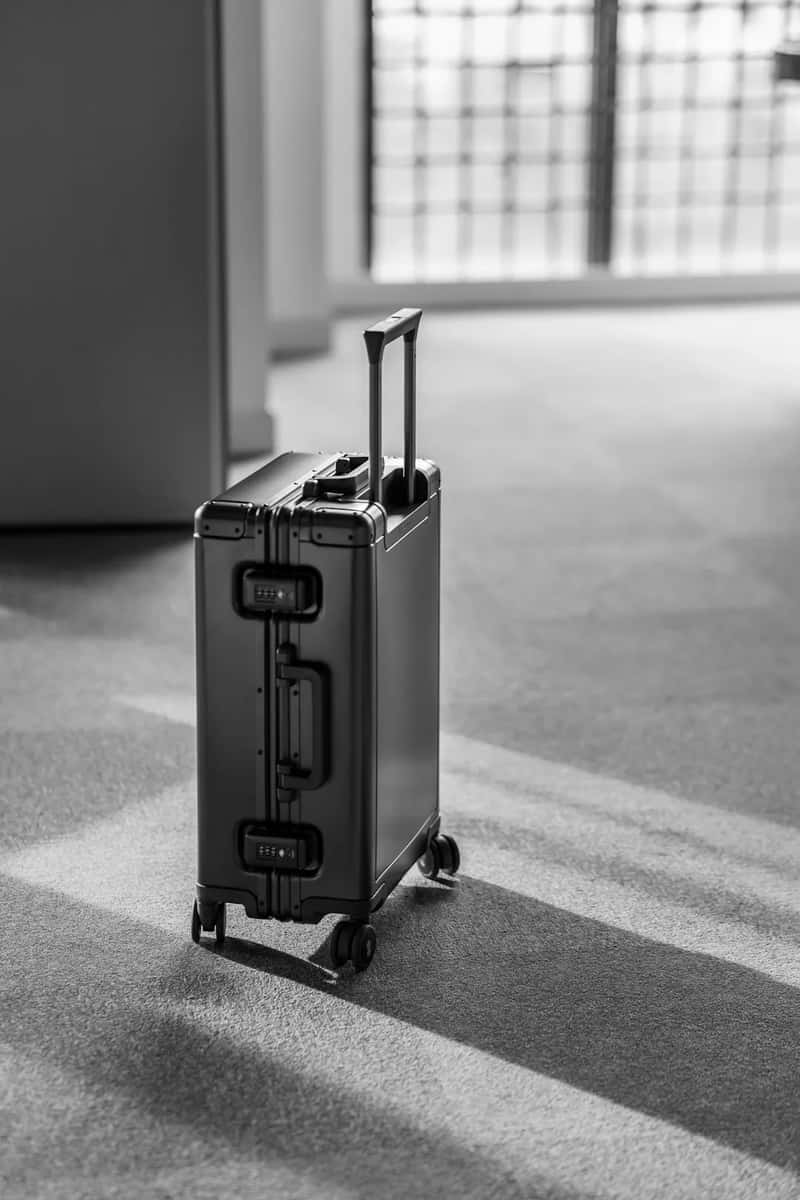 2. Aluminum core telescoping handles (Image Credits: Unsplash)