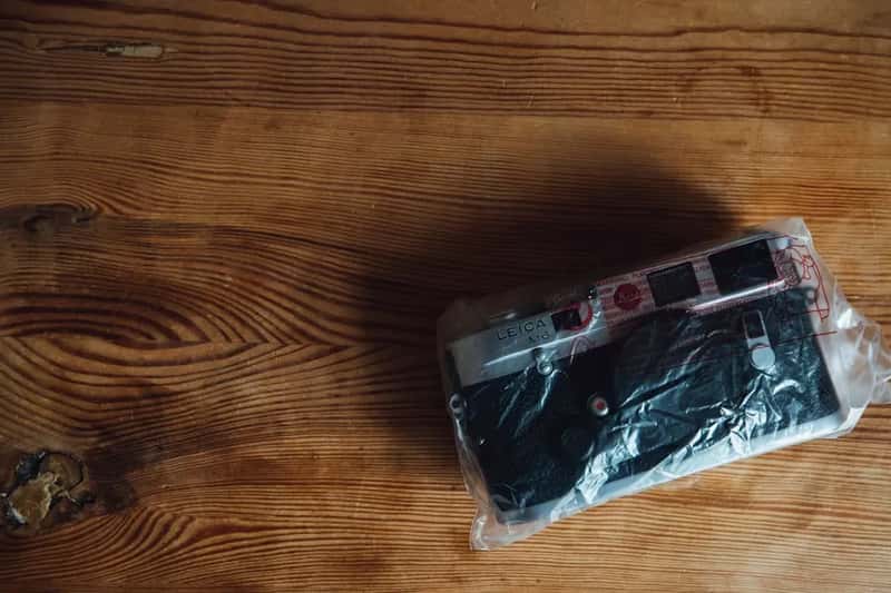 #7 - Vacuum Compression Bags for Your Bulkiest Pieces (Image Credits: Unsplash)