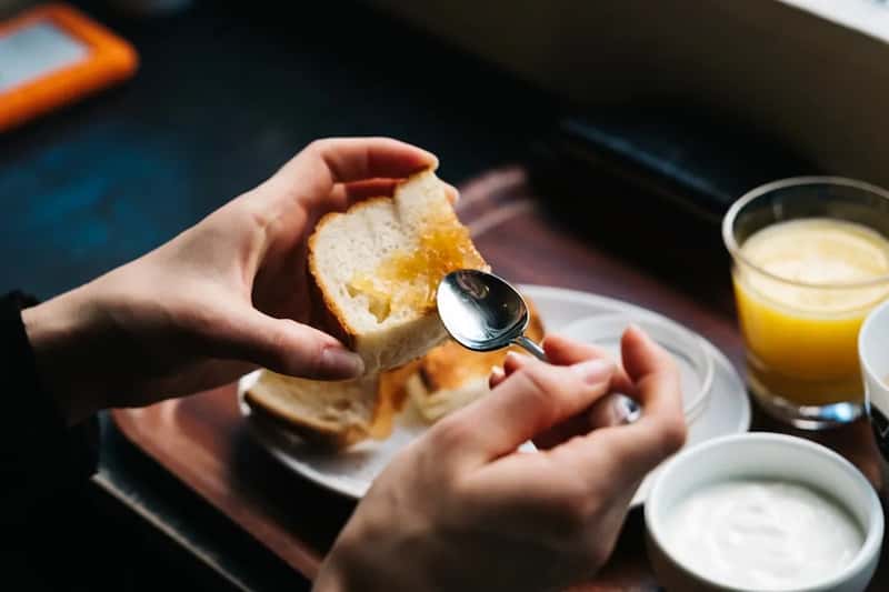 5. They Eat on the Move Without a Second Thought (Image Credits: Unsplash)