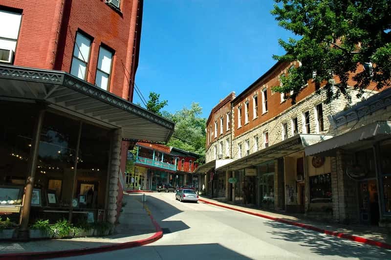 #16: Eureka Springs, Arkansas - The Ozark Town That Bends the Rules (Clinton Steeds, Flickr, CC BY 2.0)