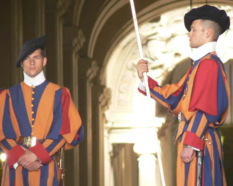 The Swiss Guard and the people who actually staff the place (lostajy, Flickr, CC BY 2.0)