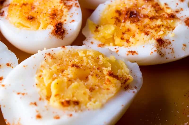 2. Powdered Scrambled Eggs From the Steam Trays (Image Credits: Unsplash)