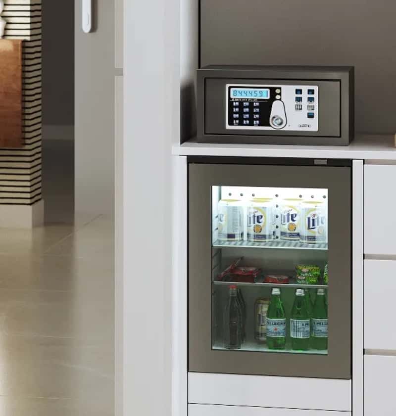 Stocked, Marked-Up Minibars (By Mcrociani, CC BY-SA 3.0)