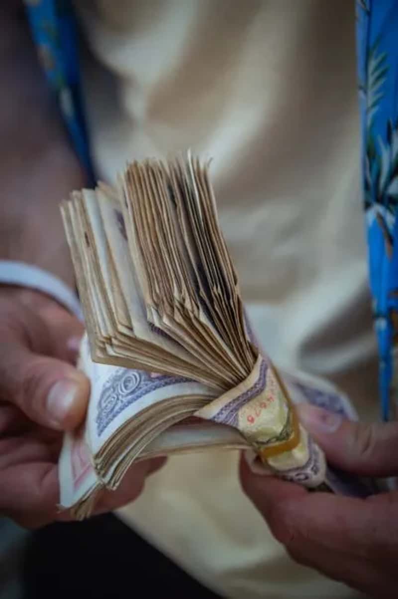 Cash Still Runs Most Everyday Life (Image Credits: Pexels)