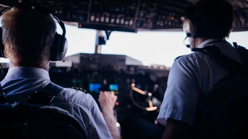 Insulting or Threatening a Crew Member (Image Credits: Pexels)