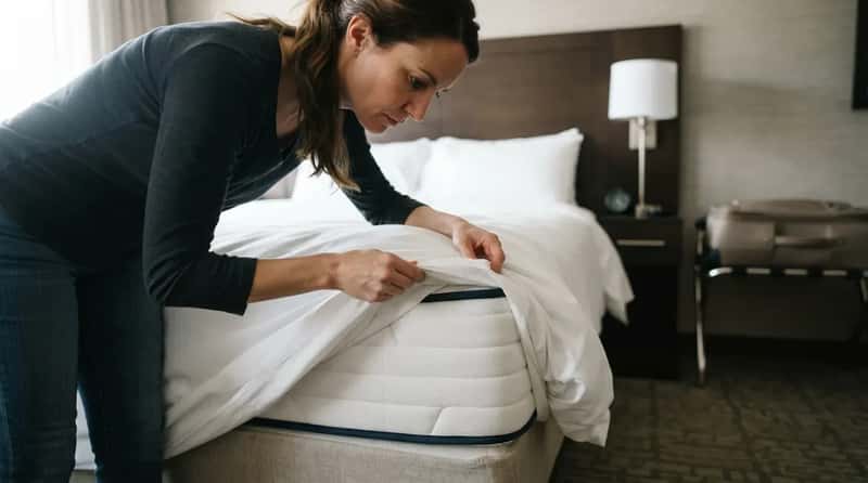 2. Do the Two-Minute Bed Bug Check Before You Unpack Anything (Image Credits: Gemini)