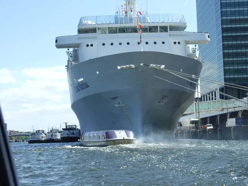 Cruise ships are being pushed out, slowly but deliberately (eGuide Travel, Flickr, CC BY 2.0)