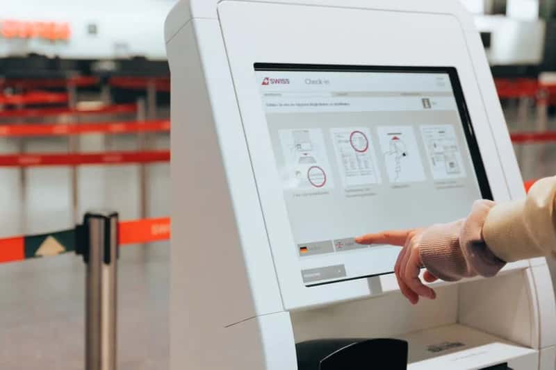4. They set up check-in schedules with someone staying behind (Image Credits: Pexels)