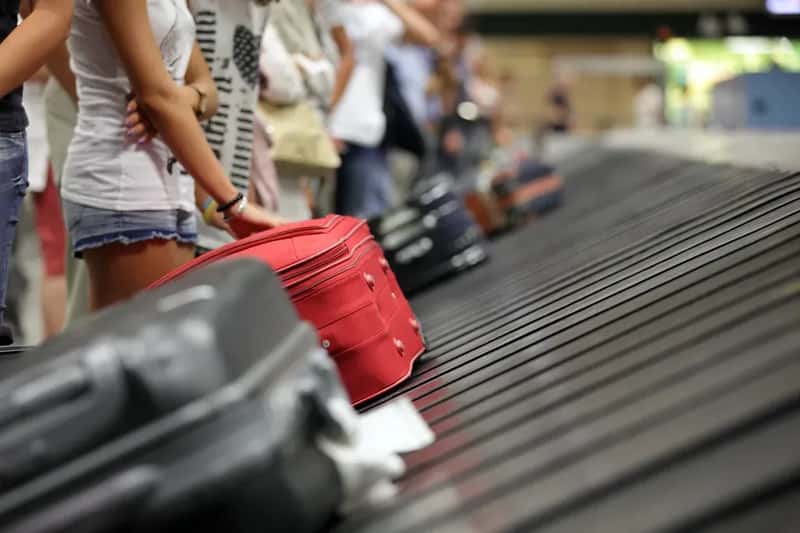 3. Refusing to Move After Grabbing Their Bag (European Union in Ukraine, Flickr, CC BY-SA 2.0)