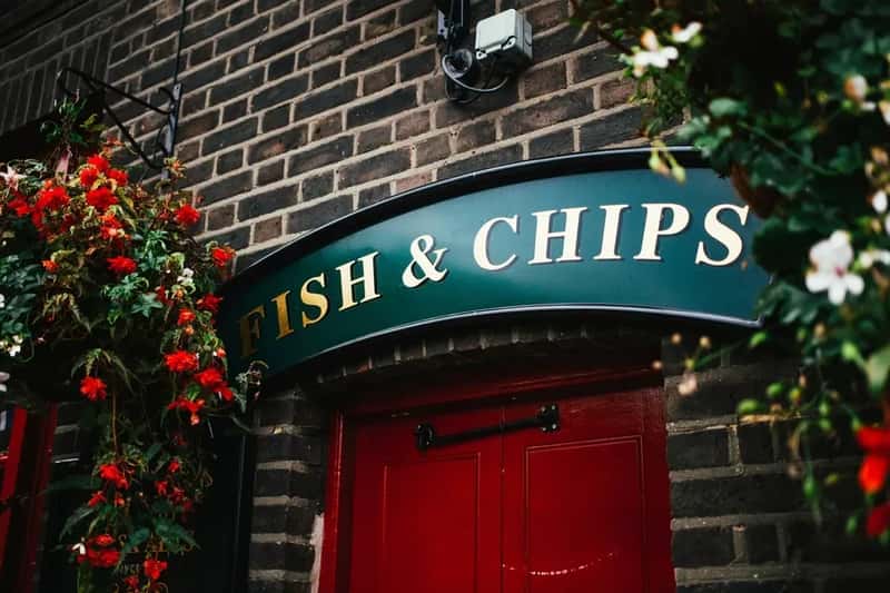 2. United Kingdom - Fish and Chips, Upgraded (Image Credits: Rawpixel)