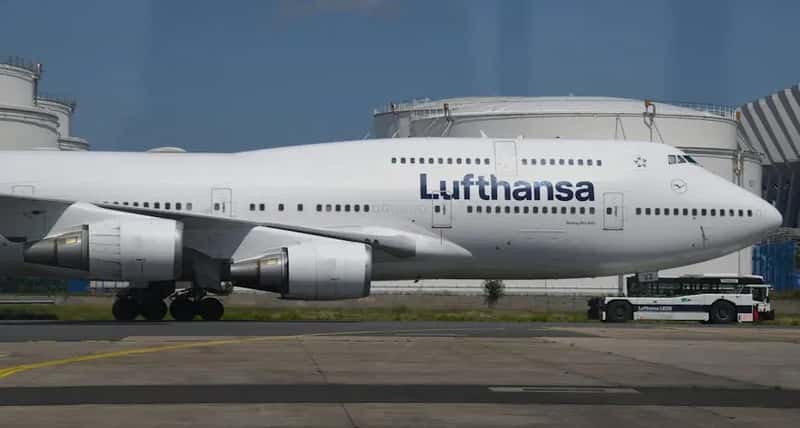 #17 - The Boeing 747 Was Designed With a Genuine Upstairs Dining Room (Image Credits: Pexels)