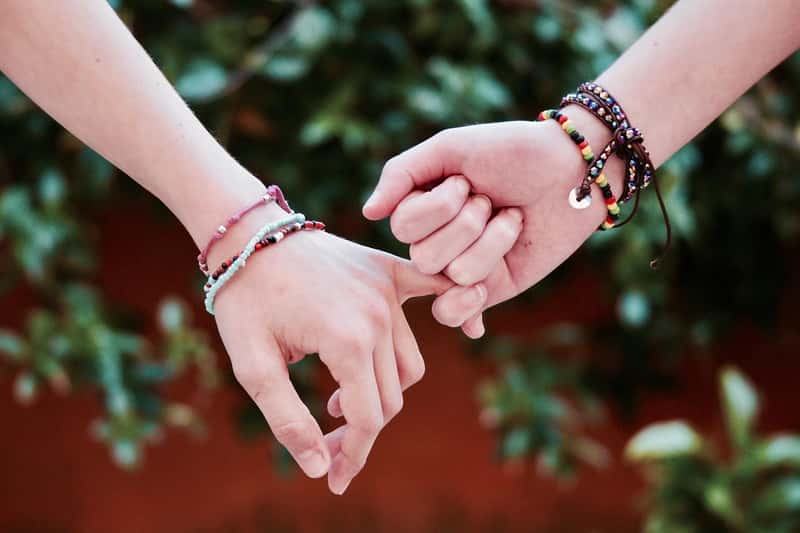 The Friendship Bracelet Con (Image Credits: Pixabay)