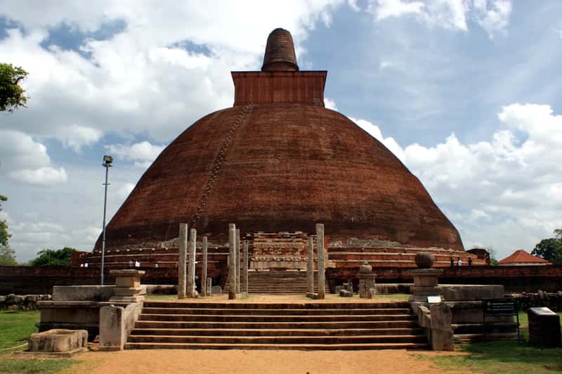 A Brick Mountain in Sri Lanka's Ancient Capital (By Kondephy, CC BY-SA 4.0)
