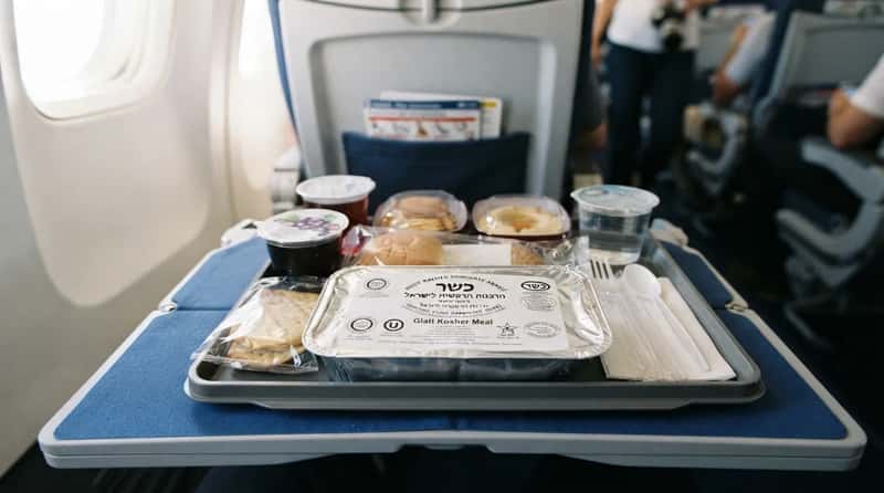1. Non-Jewish Travelers Are Now the Ones Driving Kosher Meal Demand (Image Credits: Gemini)