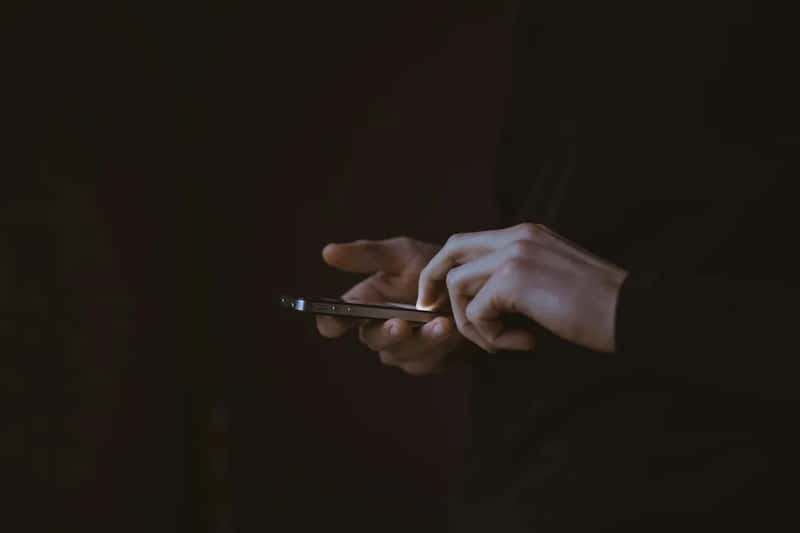 Manage Your Phone Use in Public (Image Credits: Unsplash)