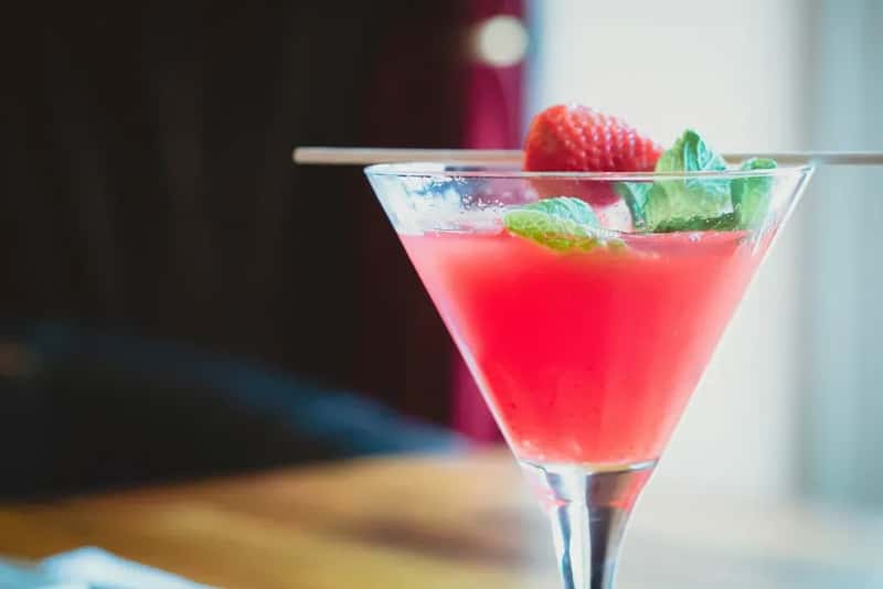7. The Cocktail Orderer: The Adventurer Who Needs Everyone to Know It (Image Credits: Rawpixel)