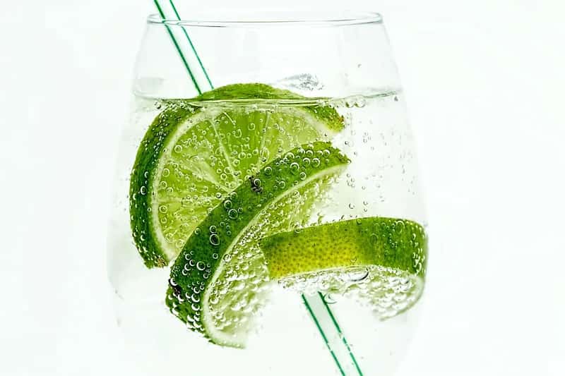 6. The Vodka Soda Drinker: The Controlled One (Image Credits: Pixabay)