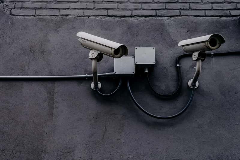 5. Security Instincts Kick in the Moment Someone Walks In Late (Image Credits: Pixabay)