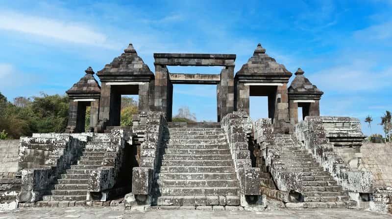 Frame Six: The Sultan's Palace and the Water Garden (Image Credits: Unsplash)