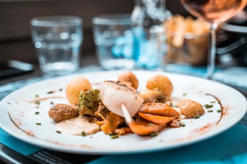 10. Rushing through a meal in France or Italy (Image Credits: Pexels)