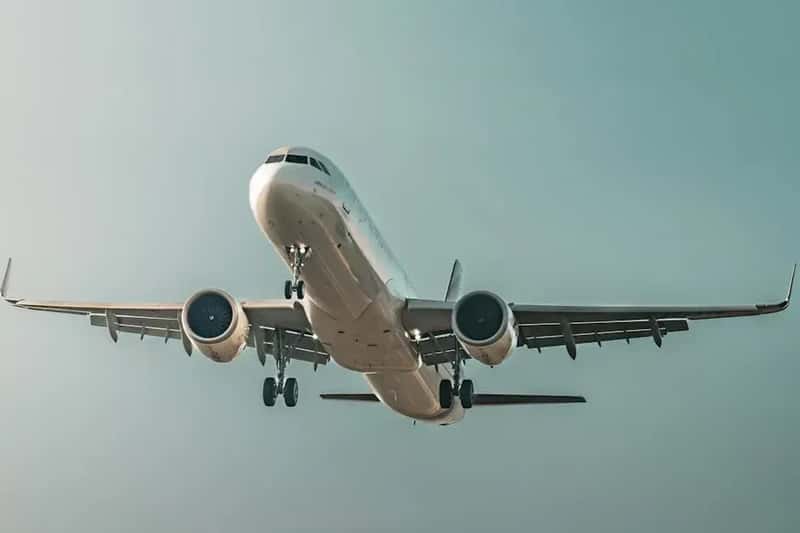The Way Most People Book Flights Is Exactly What Airlines Want (Image Credits: Pexels)