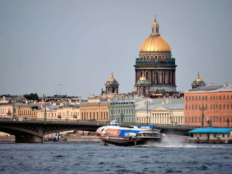 10. Russia: Vast Distances, Vast Stretches Without Sun (Image Credits: Unsplash)