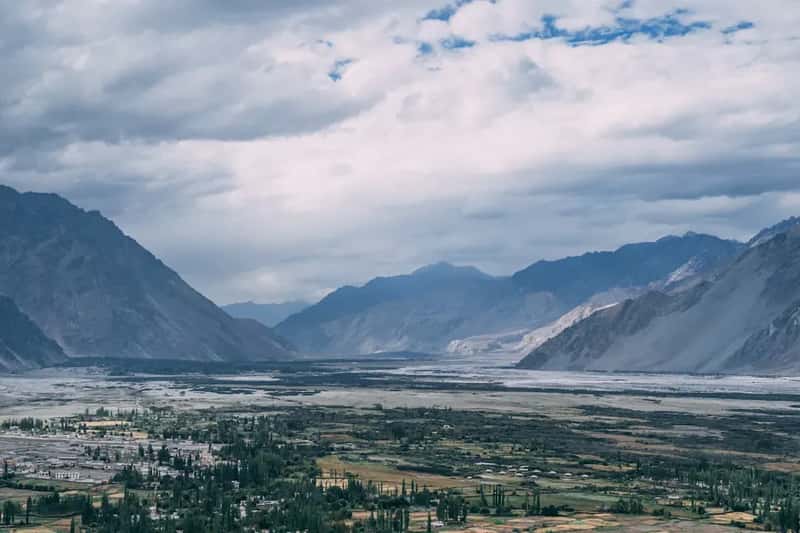 11. Pakistan – Layered Risks for the Adventurous Traveler (Image Credits: Unsplash)