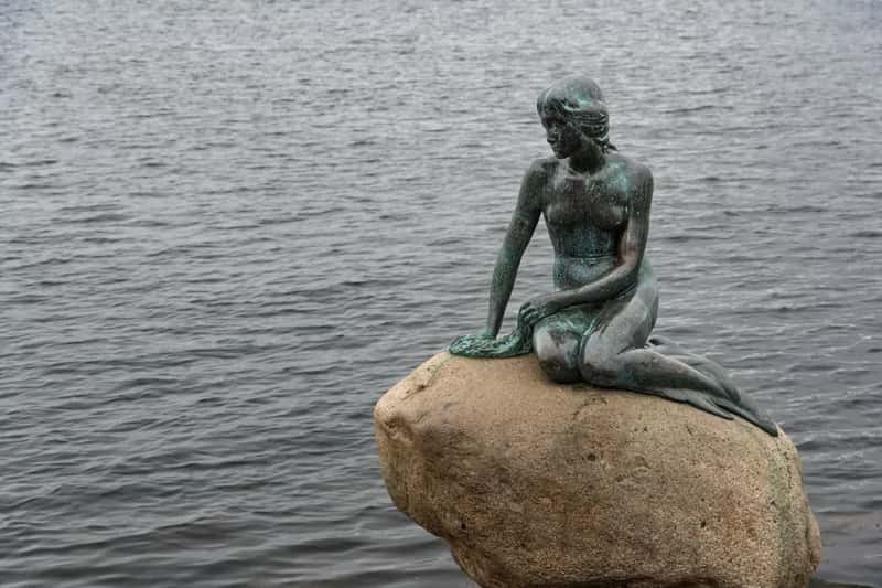 Little Mermaid Statue, Copenhagen: Disappointingly Tiny and Mobbed (Image Credits: Unsplash)